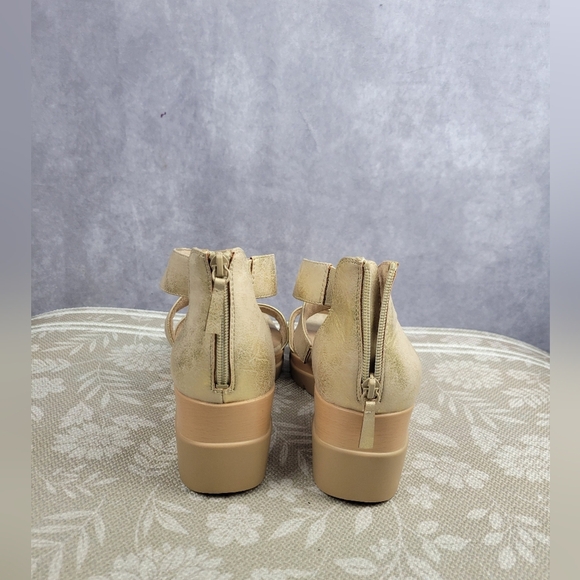 SOUL Naturalizer Goodtimes Wedge Strappy Gold Sandal Suze 11W - Picture 14 of 15